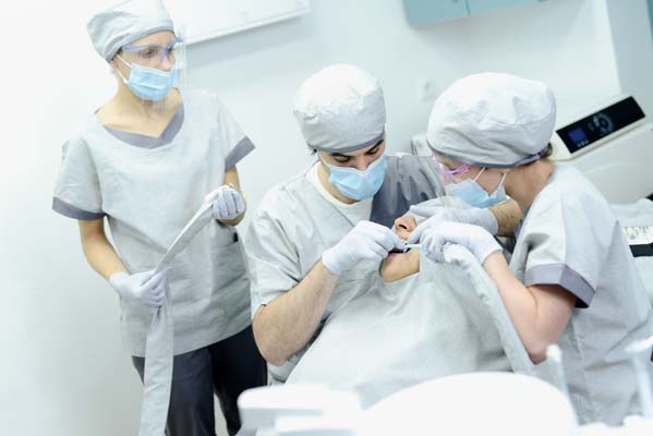 Can An Emergency Dentist Repair Broken Dentures?